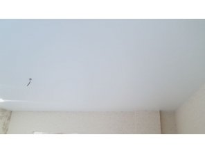 Монтаж потолка для зала 20 м2 с использованием пленки VIPCEILING серии MONLANGE M9001 (4.90)