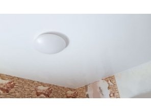 Монтаж потолка на кухне 5 м2 с использованием пленки VIPCEILING серии MONLANGE L9001 (2.15)