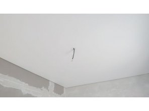 Монтаж потолка в спальне 7 м2 с использованием пленки VIPCEILING серии MONLANGE M9001 (2.15)