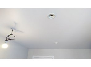 Монтаж потолка в спальне 9 м2 с использованием пленки VIPCEILING серии MONLANGE M9001 (3.25)