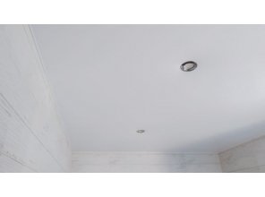 Монтаж потолка в ванной 6 м2 с использованием пленки VIPCEILING серии MONLANGE S9020 (2.15)