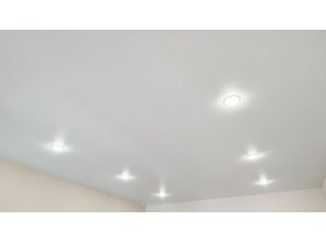 Монтаж потолка в гостиной 16 м2 с использованием пленки VIPCEILING серии MONLANGE M9001 (3.25)