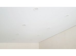 Монтаж потолка на кухне 11 м2 с использованием пленки VIPCEILING серии MONLANGE M9001 (3.25)