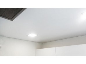 Монтаж потолка на кухне 7 м2 с использованием пленки VIPCEILING серии MONLANGE S9020 (3.25)