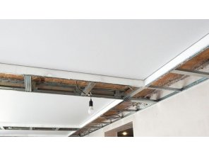 Монтаж потолка на кухне 21 м2 с использованием пленки VIPCEILING серии MONLANGE M9001 (2.60)