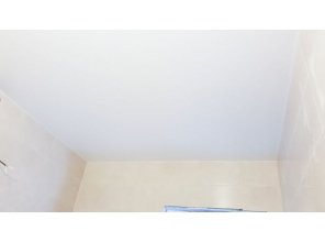 Монтаж потолка в ванной 4 м2 с использованием пленки VIPCEILING серии MONLANGE S9020 (2.15)