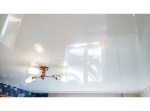 Монтаж потолка в спальне 11 м2 с использованием пленки VIPCEILING серии MONLANGE  L9001 (3.25)