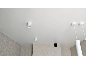 Монтаж потолка на кухне 8 м2 с использованием пленки VIPCEILING серии MONLANGE M9001 (3.25)