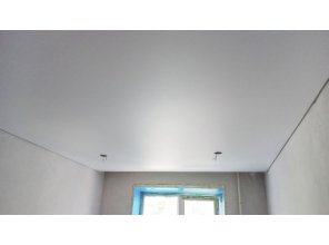 Монтаж потолка в спальне 10 м2 с использованием пленки VIPCEILING серии MONLANGE M9001 (2.60)