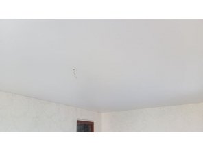 Монтаж потолка в гостиной 17 м2 с использованием пленки VIPCEILING серии MONLANGE M9001 (3.25)