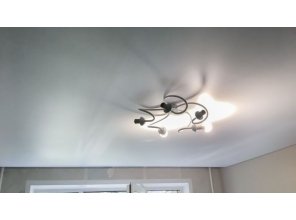 Монтаж потолка в гостиной 17 м2 с использованием пленки VIPCEILING серии MONLANGE M9001 (3.25)