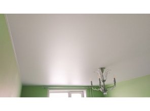 Монтаж потолка в спальне 16 м2 с использованием пленки VIPCEILING серии MONLANGE M9001 (3.50)