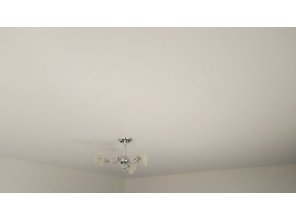 Монтаж потолка в гостиной 17 м2 с использованием пленки VIPCEILING серии MONLANGE M7001 (3.50)