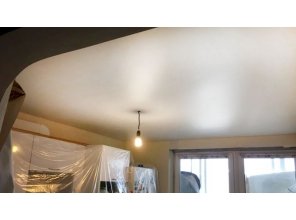 Монтаж потолка на кухне 9 м2 с использованием пленки VIPCEILING серии MONLANGE M9001 (3.50)