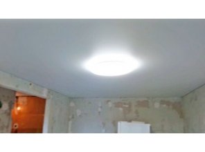 Монтаж потолка на кухне 6 м2 с использованием пленки VIPCEILING серии MONLANGE S9020 (3.50)