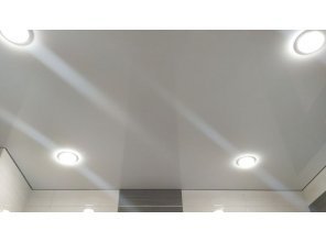 Монтаж потолка в ванной 4 м2 с использованием пленки VIPCEILING серии MONLANGE L9001 (3.50)