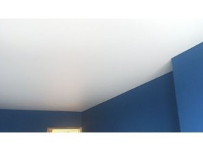 Монтаж потолка в гостиной 18 м2 с использованием пленки VIPCEILING серии MONLANGE M9001 (3.50)