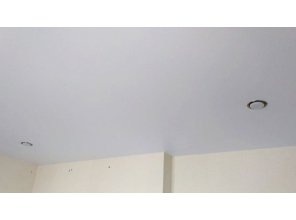 Монтаж потолка на кухне 9 м2 с использованием пленки VIPCEILING серии MONLANGE M9001 (3.50)