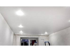 Монтаж потолка в спальне 12 м2 с использованием пленки VIPCEILING серии MONLANGE M9001 (3.50)