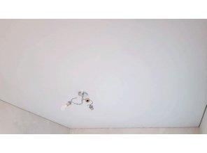 Монтаж потолка в спальне 7 м2 с использованием пленки VIPCEILING серии MONLANGE M9001 (3.50)