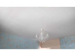 Монтаж потолка в спальне 14 м2 с использованием пленки VIPCEILING серии MONLANGE M9001 (3.50)