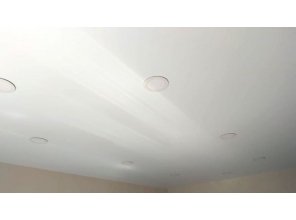 Монтаж потолка в гостиной 18 м2 с использованием пленки VIPCEILING серии MONLANGE S9020 (3.50)