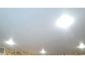 Монтаж потолка на кухне 10 м2 с использованием пленки VIPCEILING серии MONLANGE M9001 (3.50)