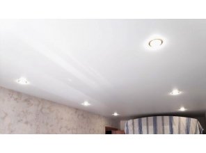 Монтаж потолка в гостиной 17 м2 с использованием пленки VIPCEILING серии MONLANGE M9001 (3.50)