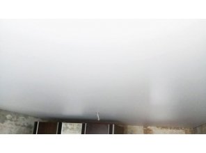 Монтаж потолка в спальне 13 м2 с использованием пленки VIPCEILING серии MONLANGE M7001 (3.50)