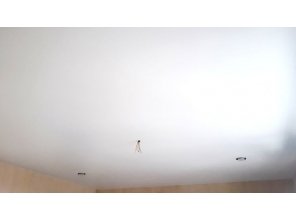 Монтаж потолка в спальне 17 м2 с использованием пленки VIPCEILING серии MONLANGE M9001 (5.45)