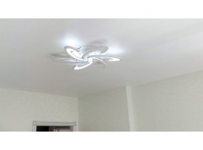 Монтаж потолка на кухне 11 м2 с использованием пленки VIPCEILING серии MONLANGE M9001 (3.25)