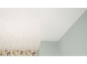 Монтаж потолка в спальне 19 м2 с использованием пленки VIPCEILING серии MONLANGE L9001 (5.45)