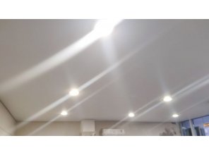 Монтаж потолка для зала 37 м2 с использованием пленки VIPCEILING серии MONLANGE M9001 (3.50)