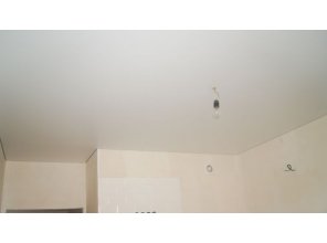 Монтаж потолка на кухне 12 м2 с использованием пленки VIPCEILING серии MONLANGE S9020 (3.50)