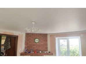 Монтаж потолка в деревянном доме 19 м2 с использованием пленки VIPCEILING серии MONLANGE M9001 (5.45)