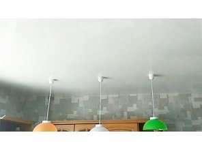 Монтаж потолка на кухне 19 м2 с использованием пленки VIPCEILING серии MONLANGE L9001 (5.45)