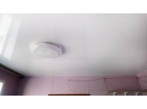 Монтаж потолка в спальне 9 м2 с использованием пленки VIPCEILING серии MONLANGE L9001 (3.50)
