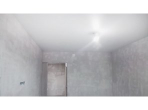 Монтаж потолка на кухне 8 м2 с использованием пленки VIPCEILING серии MONLANGE M9001 (3.50)