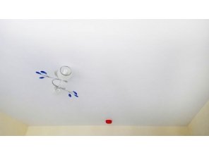 Монтаж потолка в спальне 9 м2 с использованием пленки VIPCEILING серии MONLANGE S9020 (3.50)