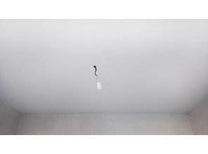 Монтаж потолка в спальне 10 м2 с использованием пленки VIPCEILING серии MONLANGE M9001 (3.50)