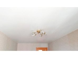 Монтаж потолка в спальне 15 м2 с использованием пленки VIPCEILING серии MONLANGE M9001 (3.50)