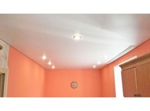 Монтаж потолка в спальне 14 м2 с использованием пленки VIPCEILING серии MONLANGE S9020 (3.50)