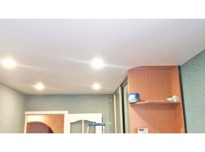 Монтаж потолка в спальне 11 м2 с использованием пленки VIPCEILING серии MONLANGE S9020 (3.50)