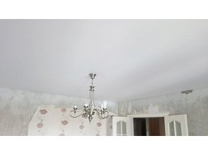 Монтаж потолка в зале 19 м2 с использованием пленки VIPCEILING серии MONLANGE M9001 (4.35)