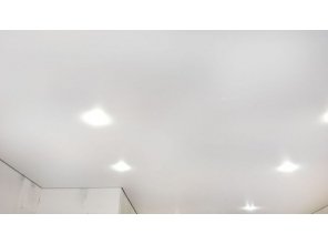 Монтаж потолка в зале 18 м2 с использованием пленки VIPCEILING серии MONLANGE M9001 (3.50)