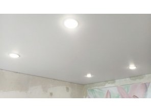 Монтаж потолка в спальне 7 м2 с использованием пленки VIPCEILING серии MONLANGE S9020 (2.60)