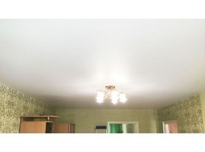 Монтаж потолка в гостиной 17 м2 с использованием пленки VIPCEILING серии MONLANGE M9001 (3.25)