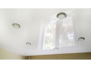 Монтаж потолка на кухне 8 м2 с использованием пленки VIPCEILING серии MONLANGE L9001 (2.60)