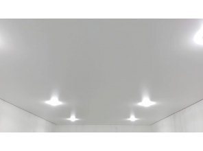 Бесшовный матовый натяжной потолок в спальню 11,5 м2