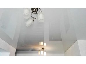 Бесшовный глянцевый натяжной потолок для зала 29,9 м2